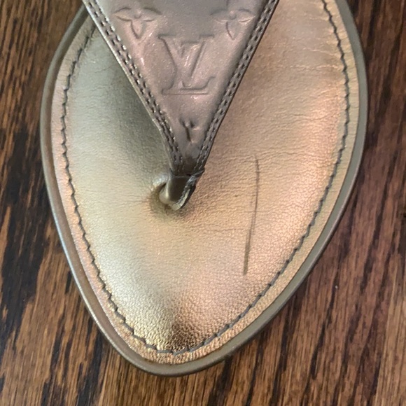 Louis Vuitton "No Doubt" Vernis Thong Sandals 37 - Picture 7 of 17